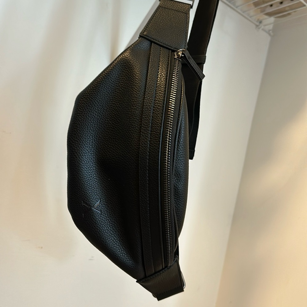 Express black fannypack